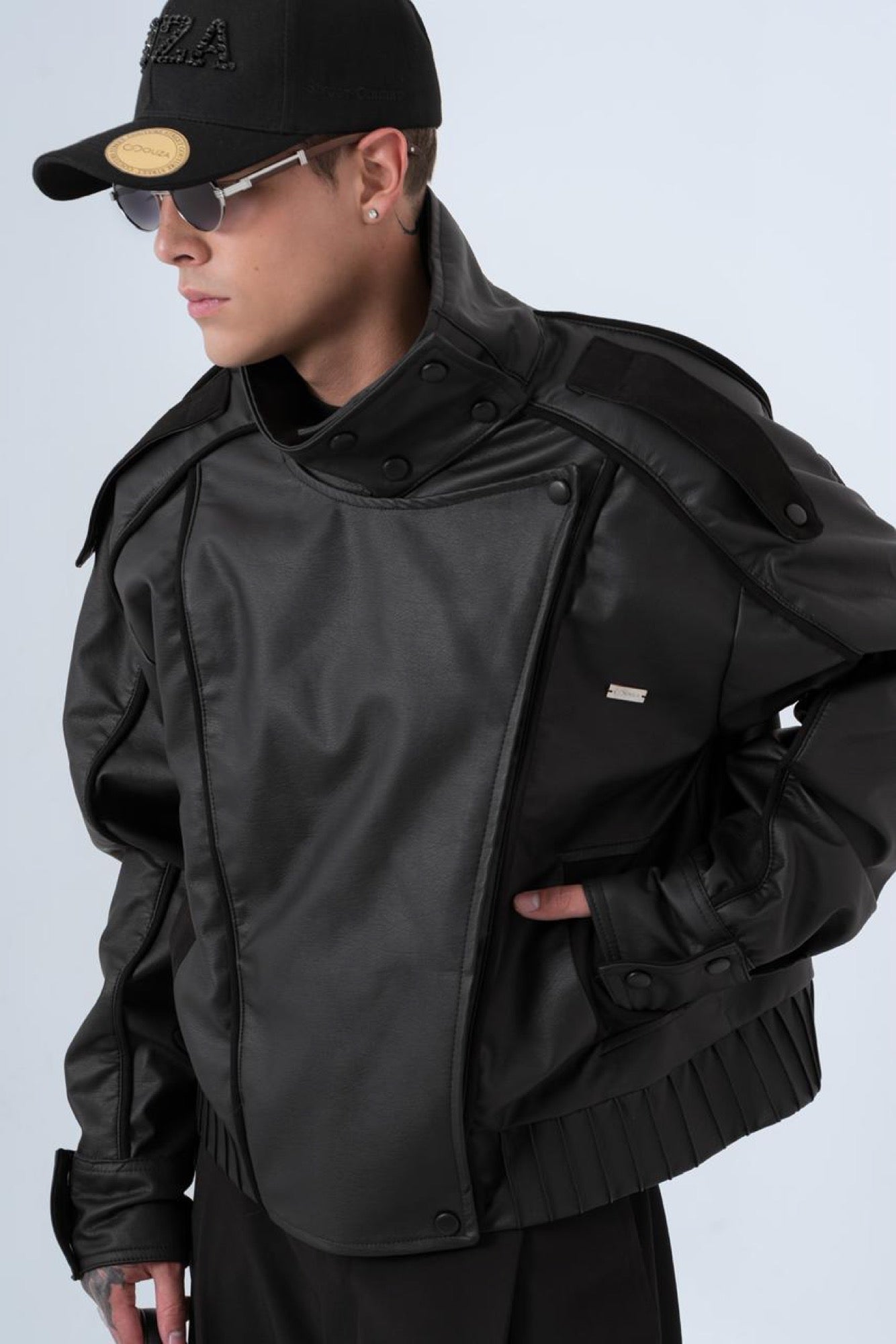 Chaqueta Bomber Negra Satinada — SOUZA