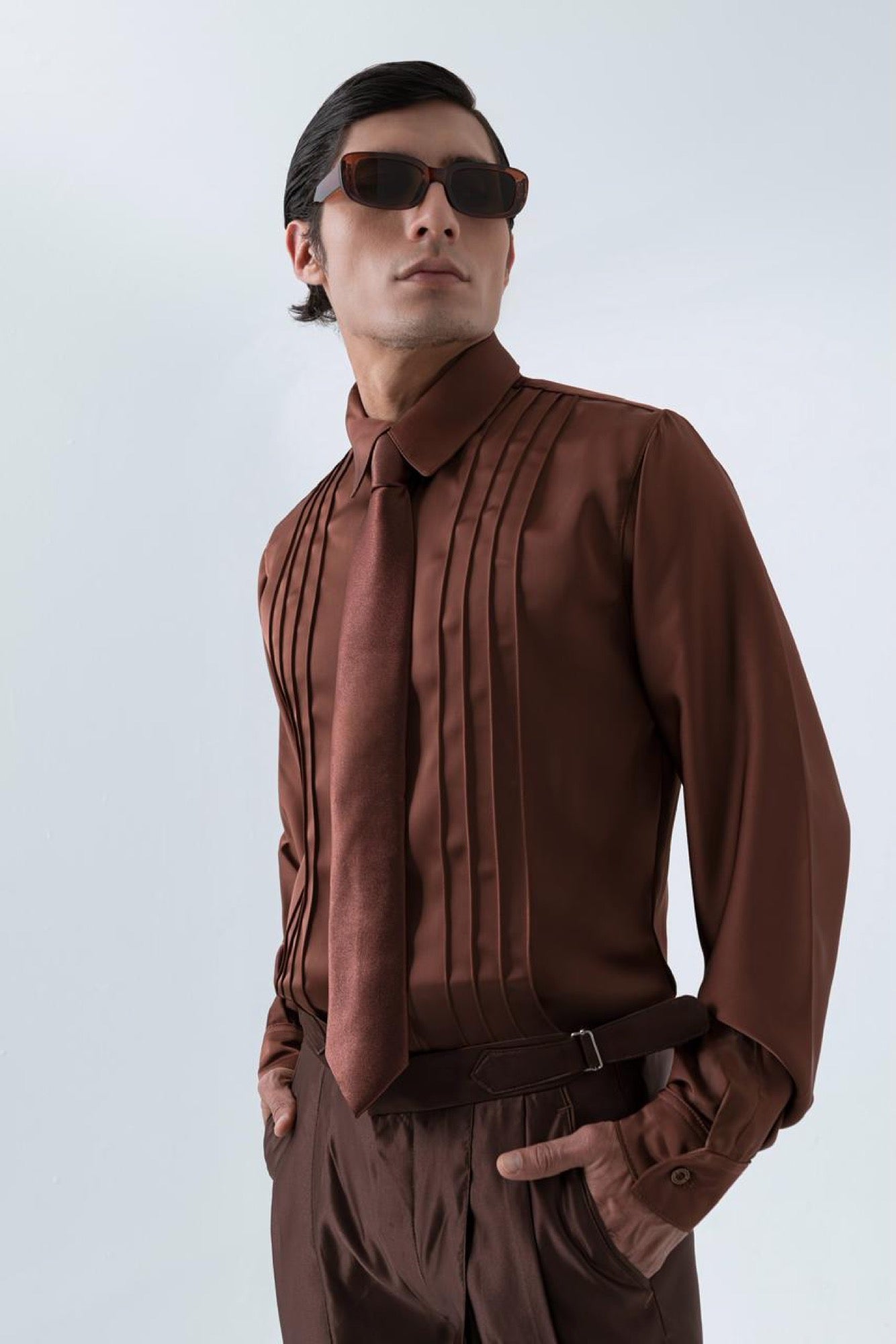 Camisa Marrón Plisada — SOUZA