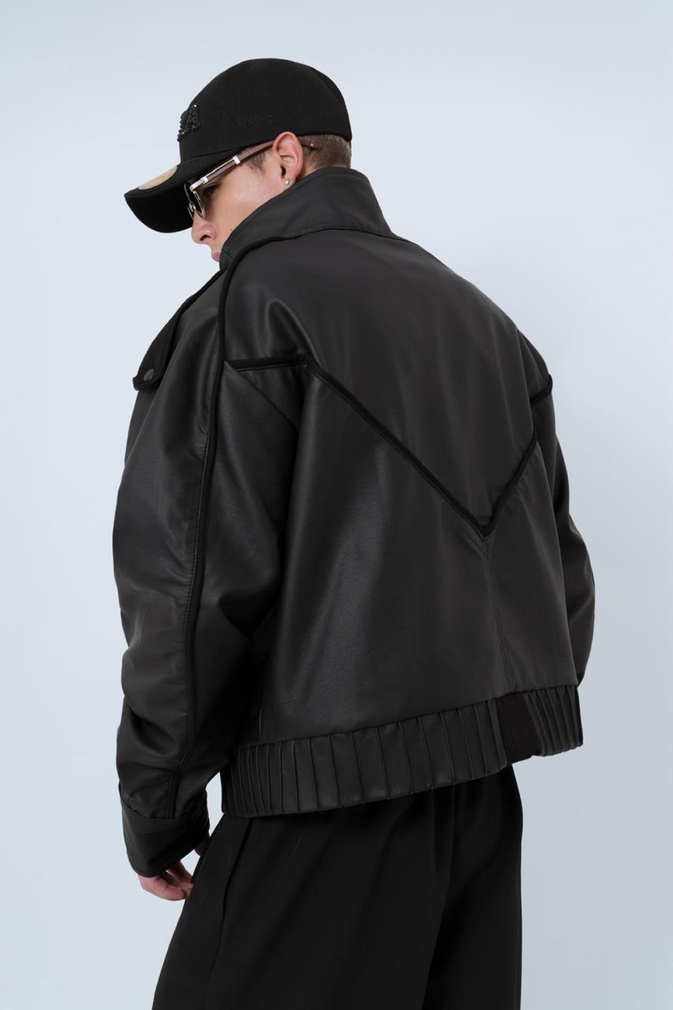 Chaqueta Bomber Negra Satinada — SOUZA
