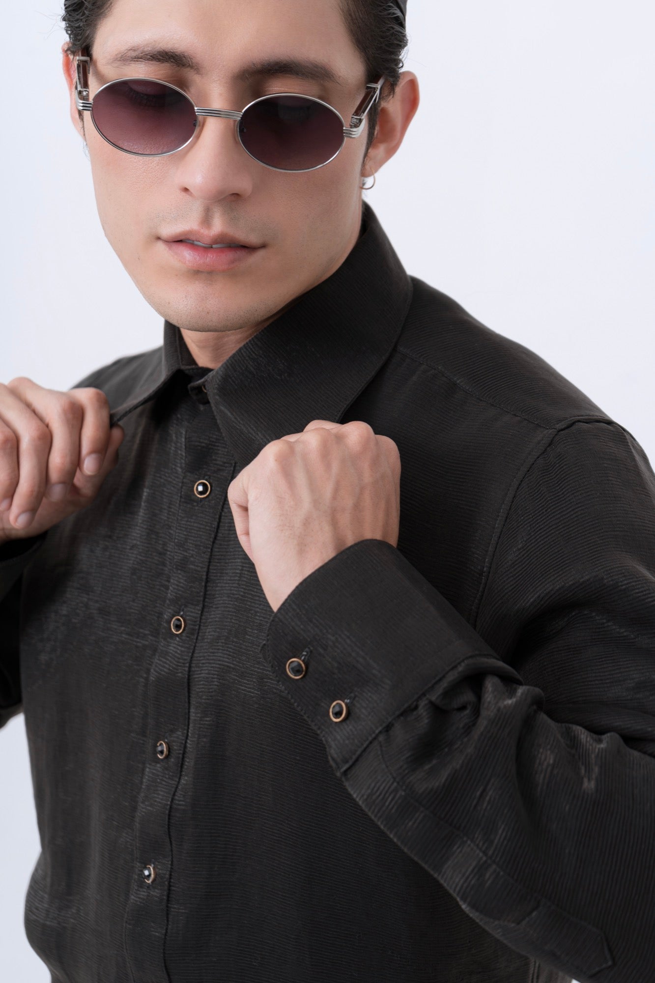 Camisa Negra Texturizada — SOUZA